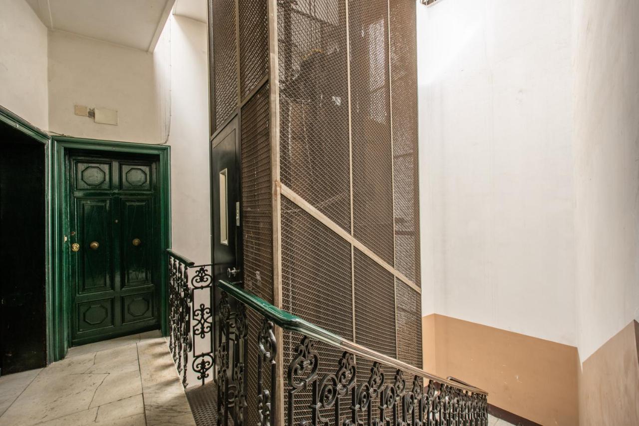 شقة Cavour Attic With Terrace روما المظهر الخارجي الصورة
